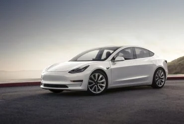 Американець виявив неочевидні функції Tesla, невідомі більшості власників 8