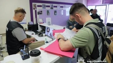 Смерть немовлят викрила нелегальний ринок сурогатного материнства в Києві 12 затримані_1 / © Національна поліція України