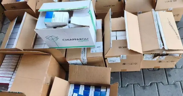 Контрабанду ліків на 700 тисяч гривень виявили у вантажівці з гуманітарною допомогою 11 Контрабанду ліків на 700 тисяч гривень виявили у вантажівці з гуманітарною допомогою 11