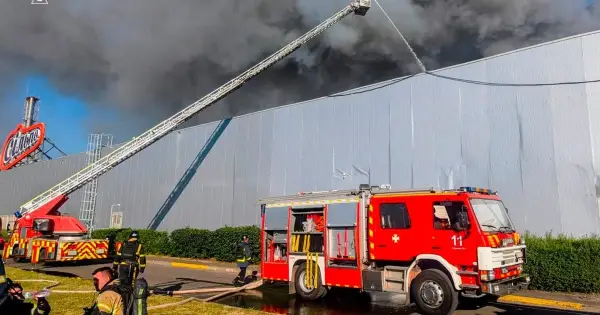 Зеленський: дрони в дві хвилі атакували ТРЦ у Кривому Розі 9 Зеленський: дрони в дві хвилі атакували ТРЦ у Кривому Розі 9