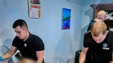Смерть немовлят викрила нелегальний ринок сурогатного материнства в Києві 14 затримані_4 / © Національна поліція України