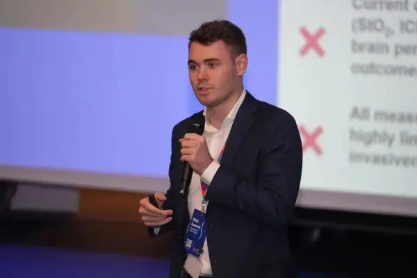 Як британець, що кинув школу, заробив мільярд доларів до 25 років