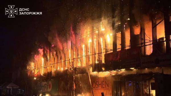 Російські ракети влучили у запорізькі багатоповерхівки та ТРЦ