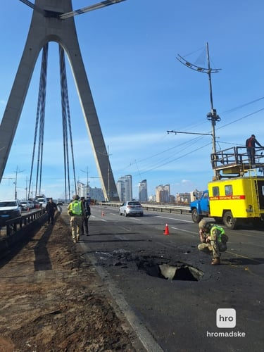 Київ: дрон повторно атакував Північний міст 2