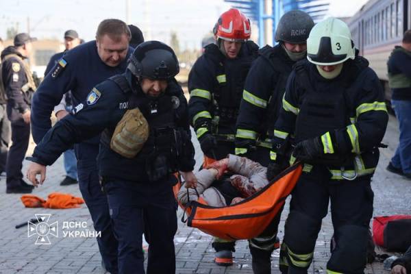 Росіяни обстріляли вокзал у Дніпрі: 14 загиблих, серед поранених — дитина 4