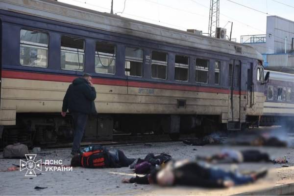 Росіяни обстріляли вокзал у Дніпрі: 14 загиблих, серед поранених — дитина 1