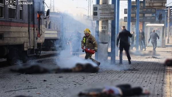Росіяни обстріляли вокзал у Дніпрі: 14 загиблих, серед поранених — дитина